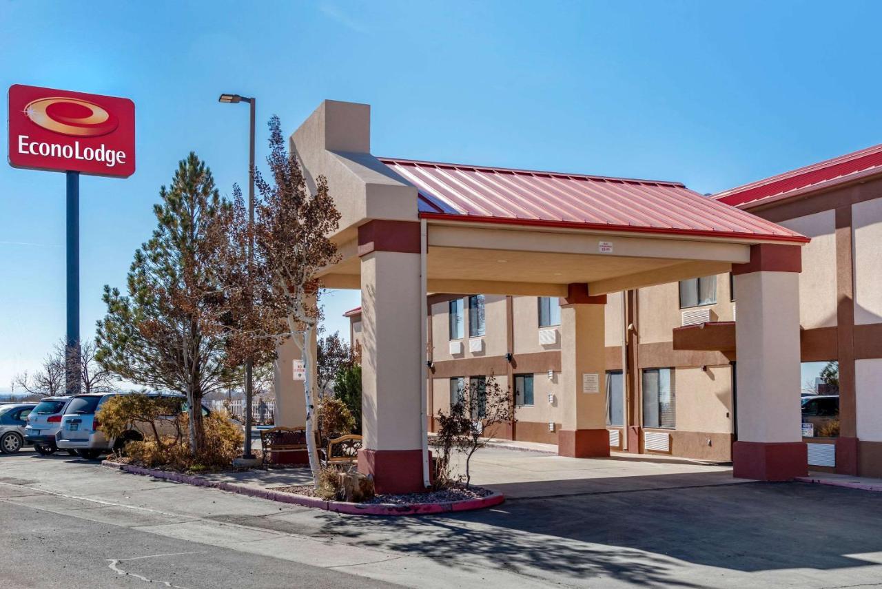 Econo Lodge Pueblo Exteriör bild