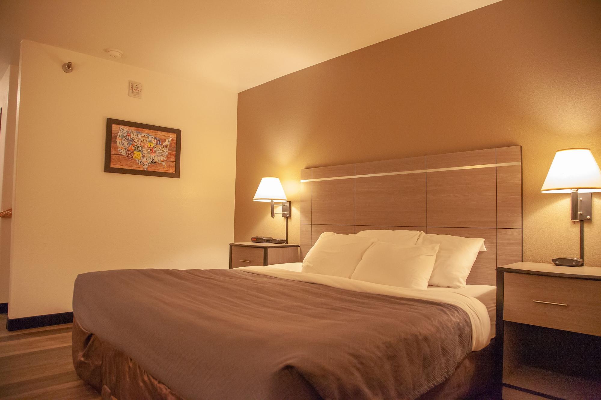 Econo Lodge Pueblo Exteriör bild