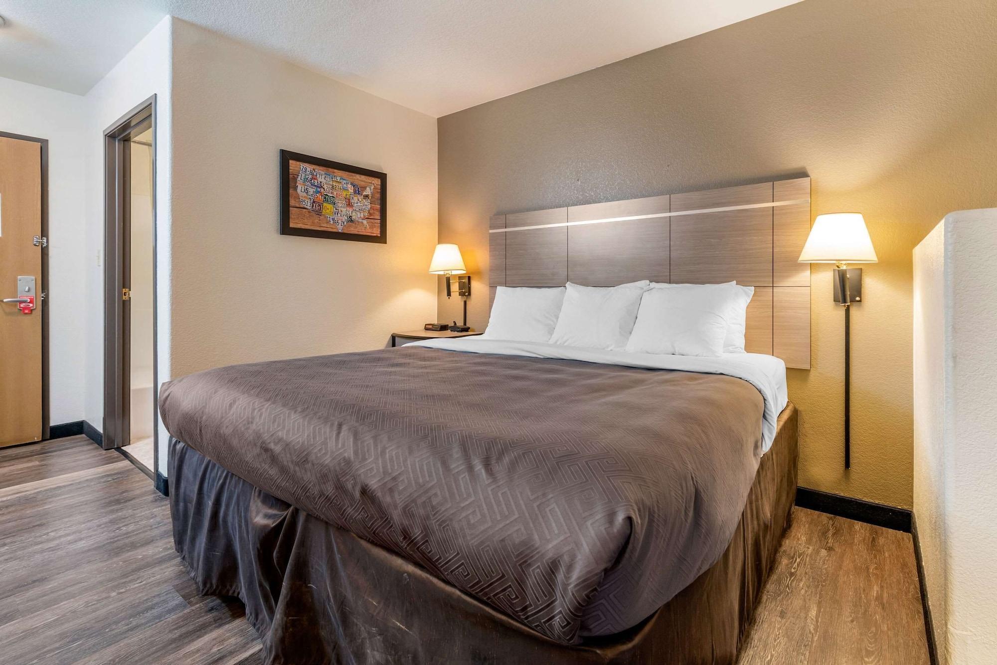 Econo Lodge Pueblo Exteriör bild