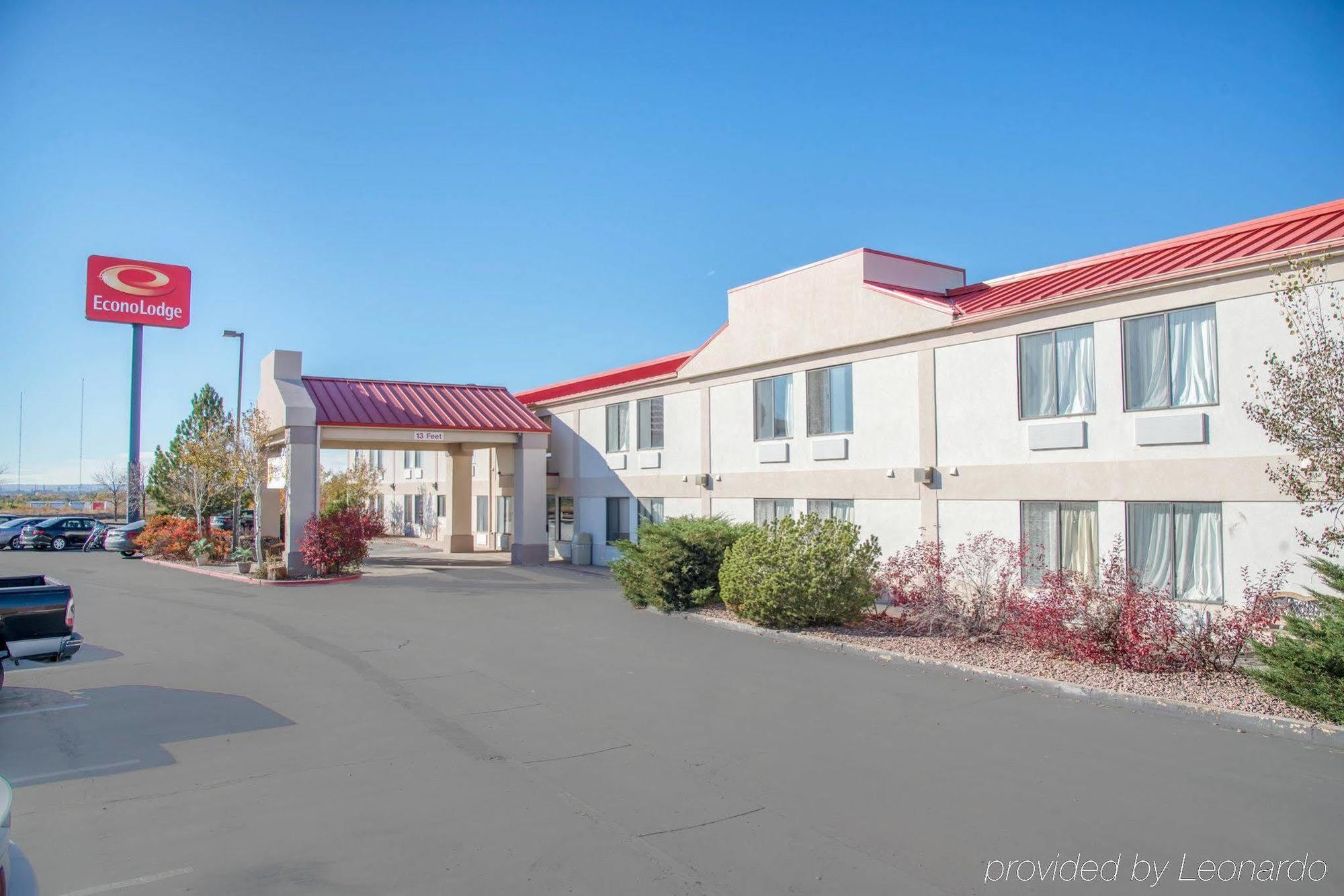 Econo Lodge Pueblo Exteriör bild