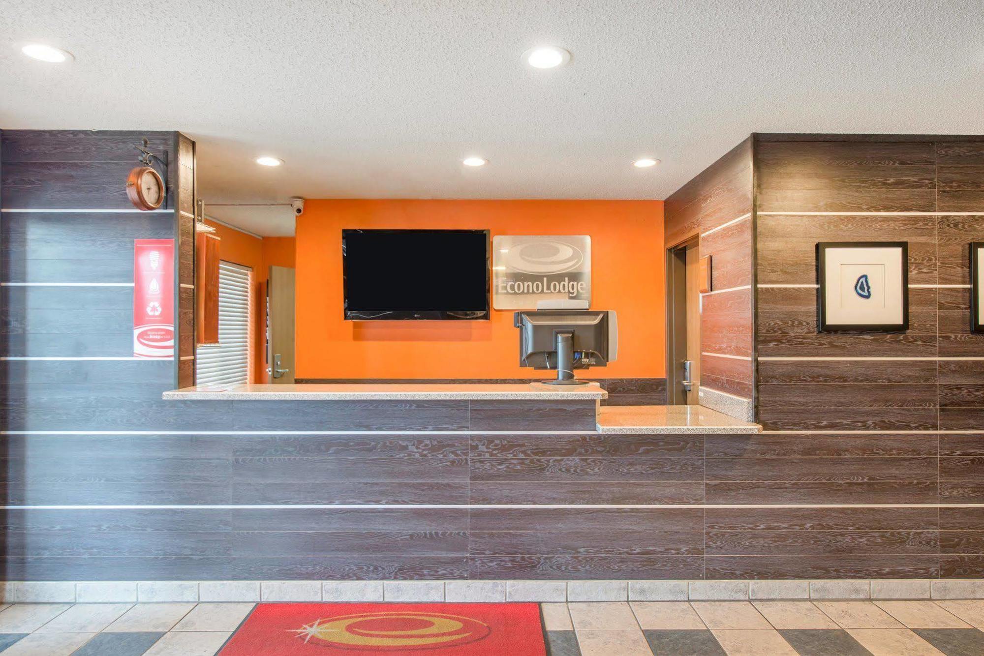 Econo Lodge Pueblo Exteriör bild