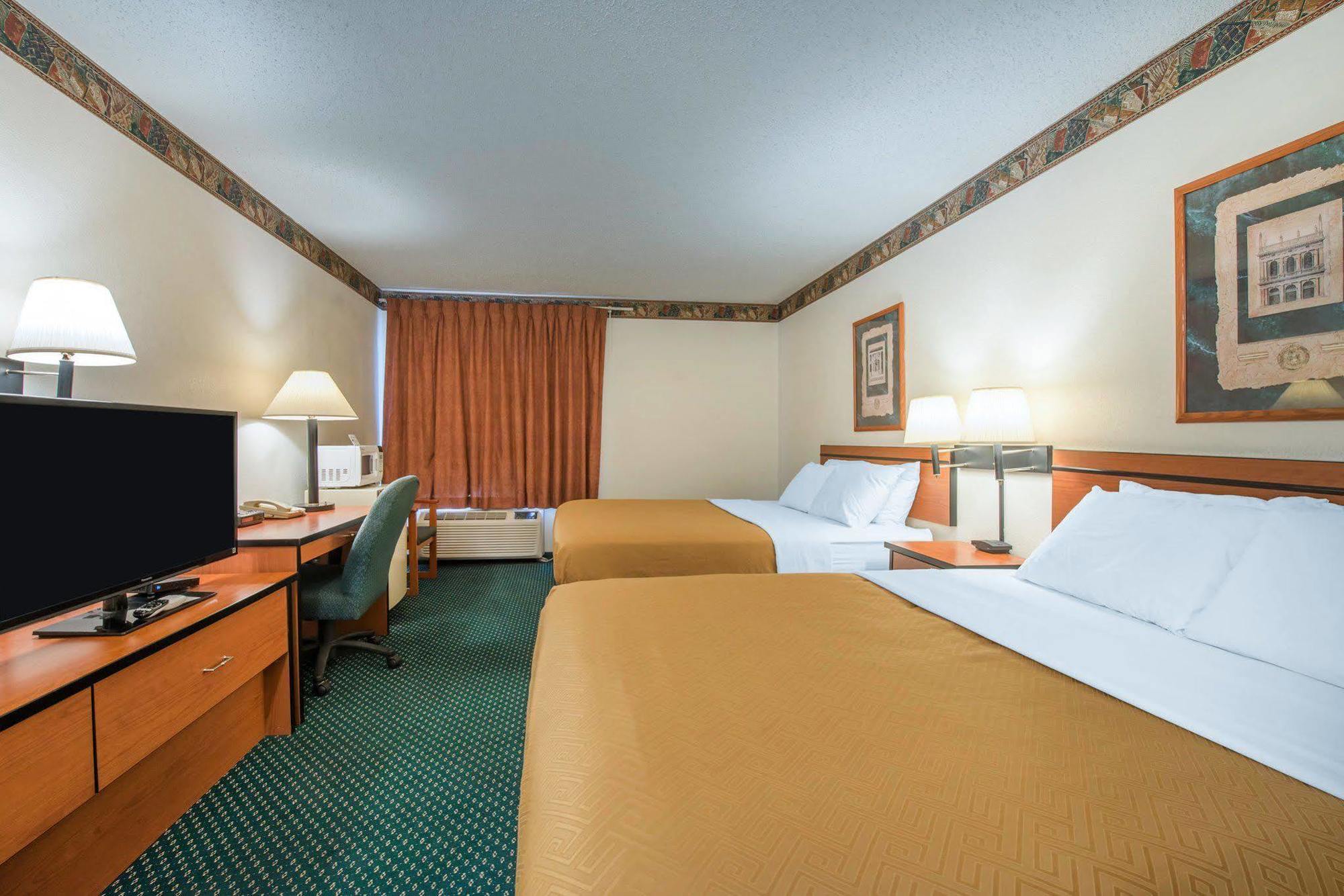 Econo Lodge Pueblo Exteriör bild